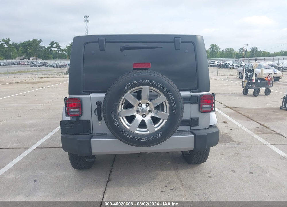 2016 JEEP WRANGLER UNLIMITED SAHARA VIN: 1C4BJWEG1GL113754