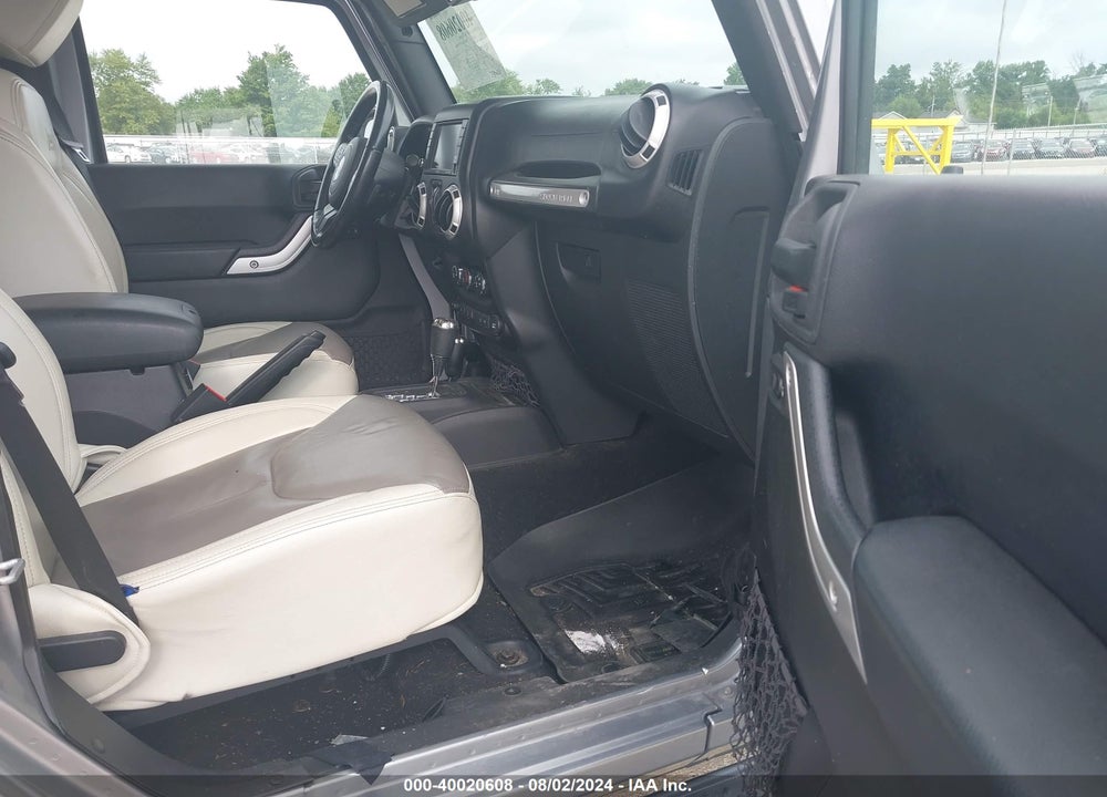 2016 JEEP WRANGLER UNLIMITED SAHARA VIN: 1C4BJWEG1GL113754