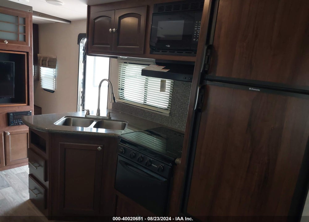 2016 NORTH TRAIL 32BUDS VIN: 5SFNB3520GE314852