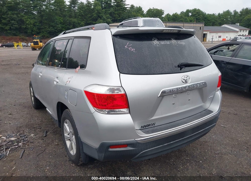 2011 TOYOTA HIGHLANDER BASE V6 VIN: 5TDBK3EH0BS064686