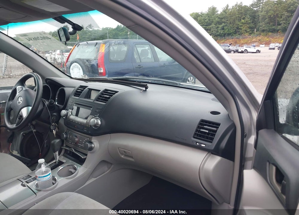 2011 TOYOTA HIGHLANDER BASE V6 VIN: 5TDBK3EH0BS064686