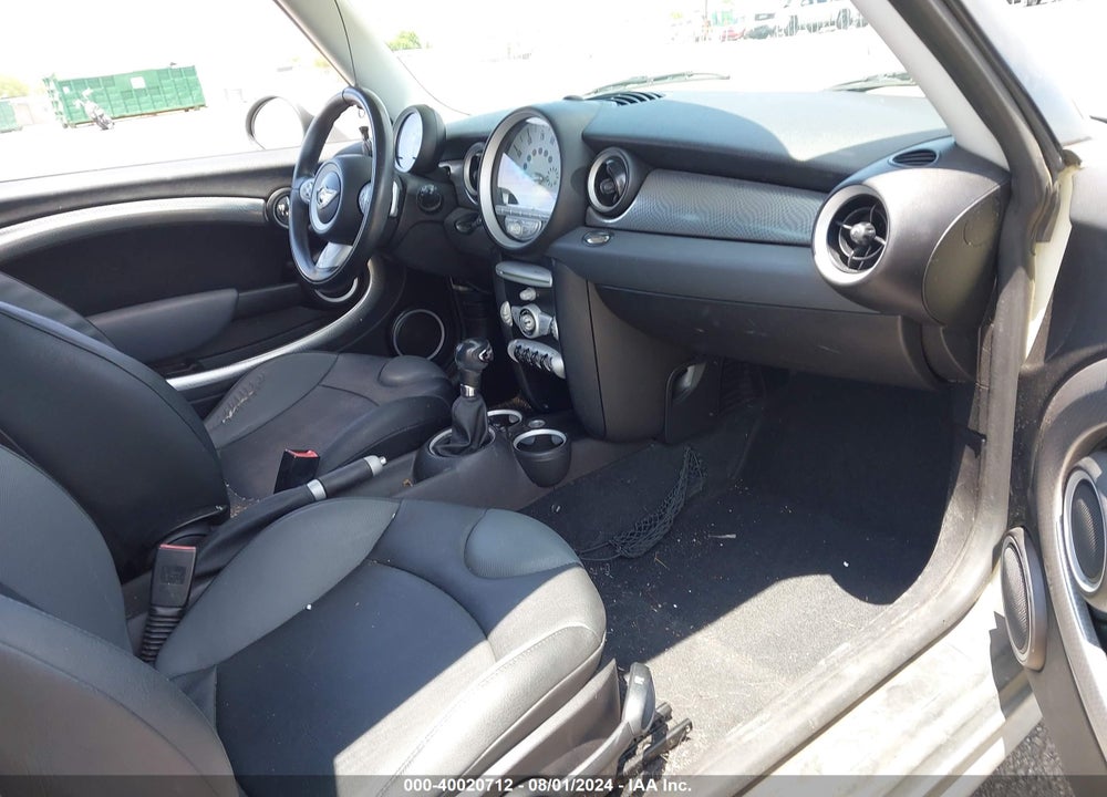 2008 MINI COOPER S VIN: WMWMF73538TV34519