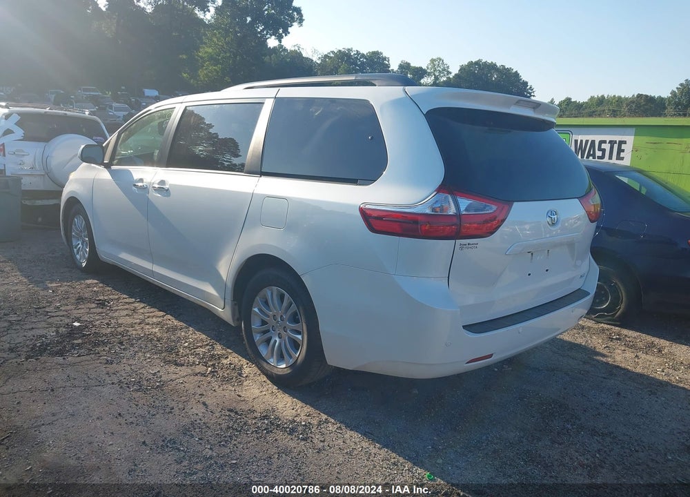 2017 TOYOTA SIENNA XLE 8 PASSENGER VIN: 5TDYZ3DC6HS881066