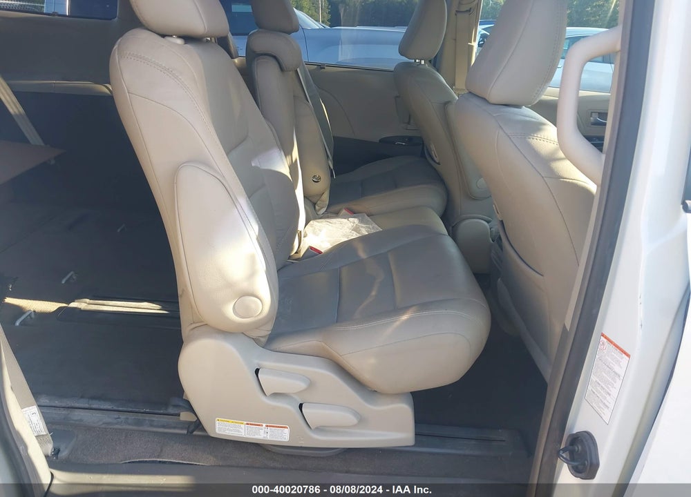 2017 TOYOTA SIENNA XLE 8 PASSENGER VIN: 5TDYZ3DC6HS881066