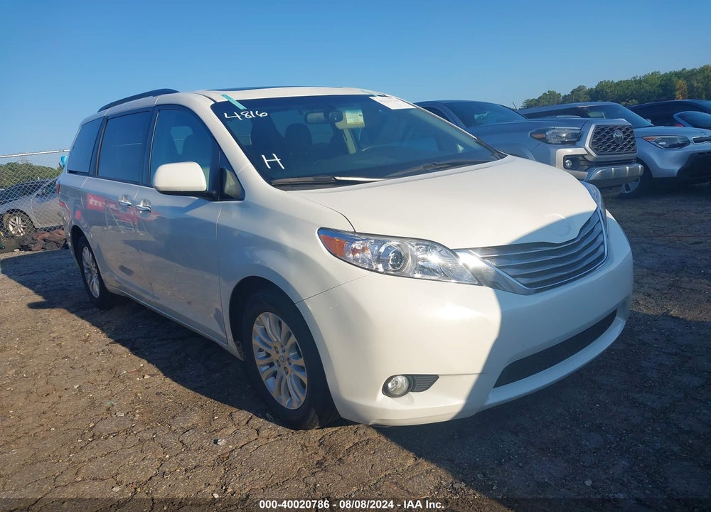 2017 TOYOTA SIENNA XLE 8 PASSENGER VIN: 5TDYZ3DC6HS881066