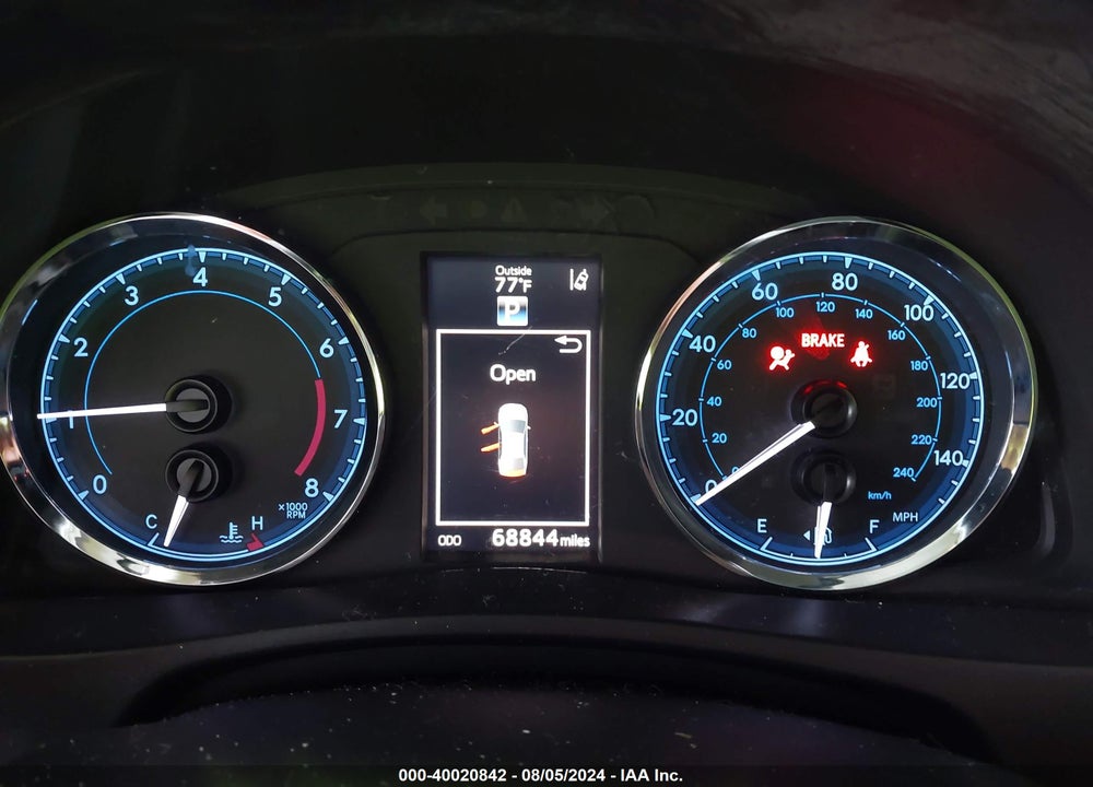 2018 TOYOTA COROLLA SE VIN: 5YFBURHE5JP767092