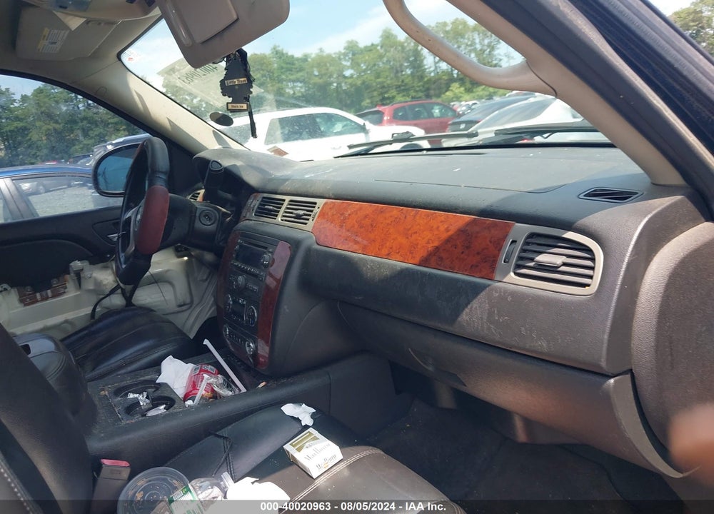 2014 CHEVROLET SUBURBAN 1500 LT VIN: 1GNSKJE73ER166893
