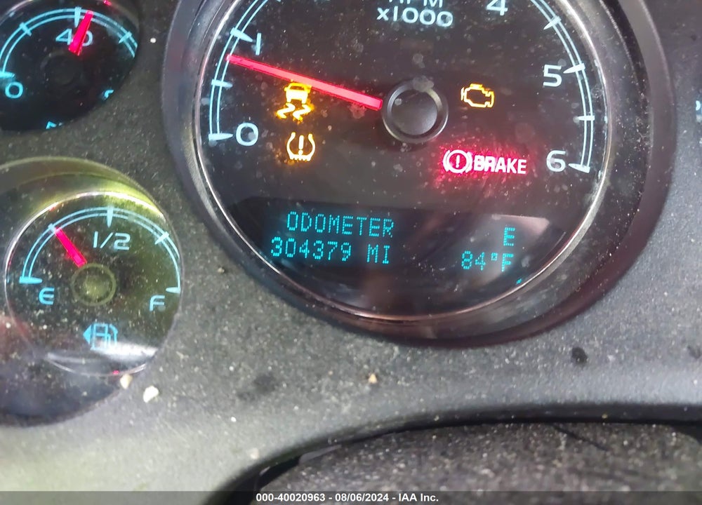 2014 CHEVROLET SUBURBAN 1500 LT VIN: 1GNSKJE73ER166893