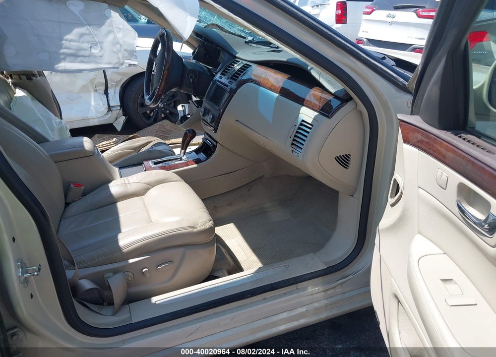 2011 CADILLAC DTS VIN: 1G6KH5E6XBU110502
