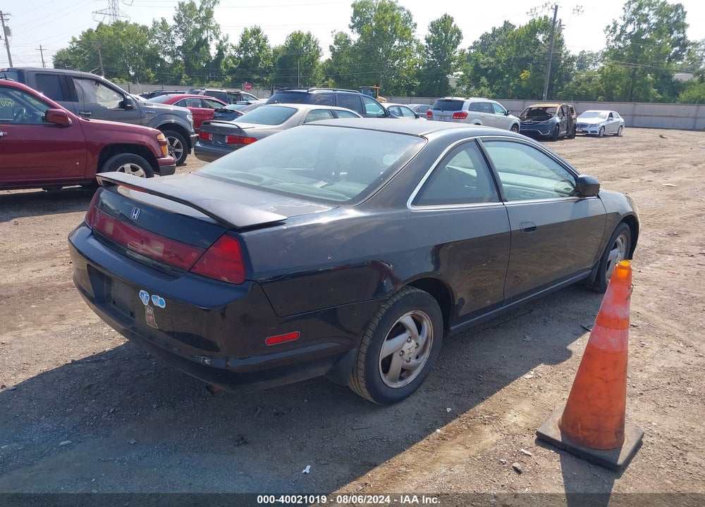 2000 HONDA ACCORD 2.3 LX VIN: 1HGCG3247YA012311