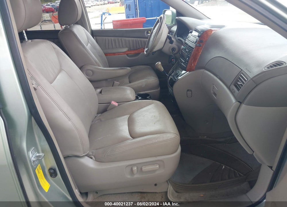 2010 TOYOTA SIENNA XLE VIN: 5TDYK4CC6AS309464