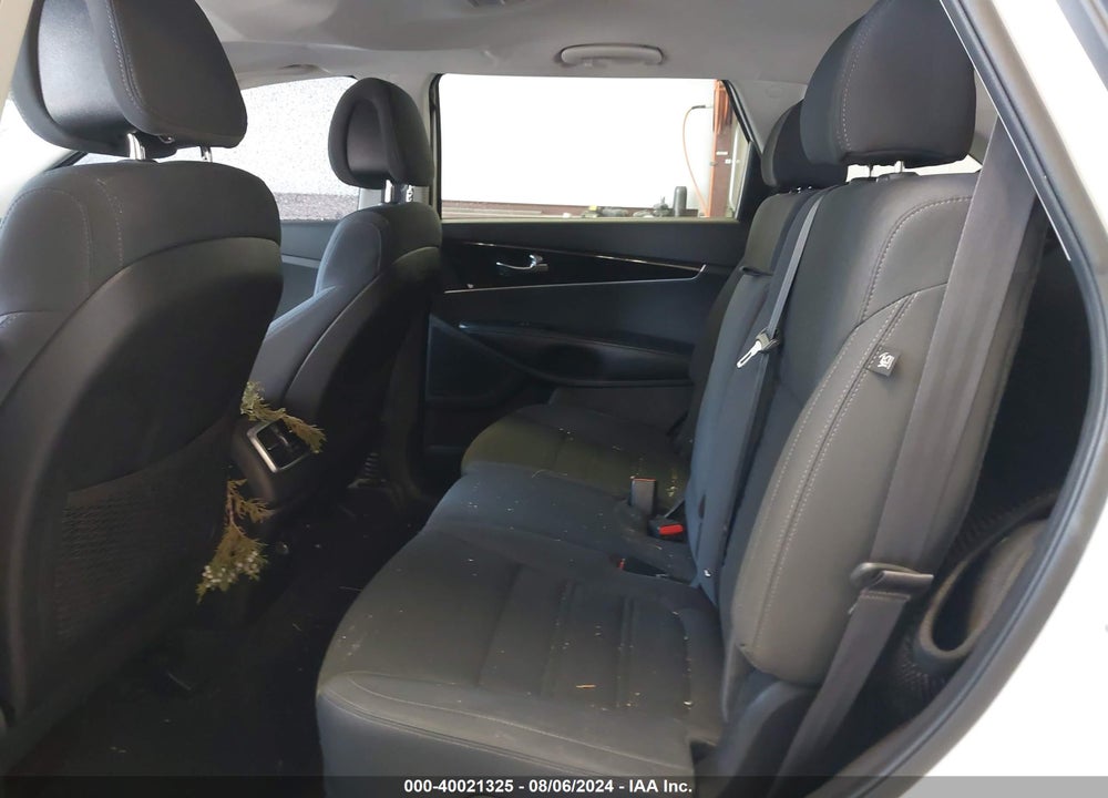 2016 KIA SORENTO 3.3L LX VIN: 5XYPG4A51GG042225