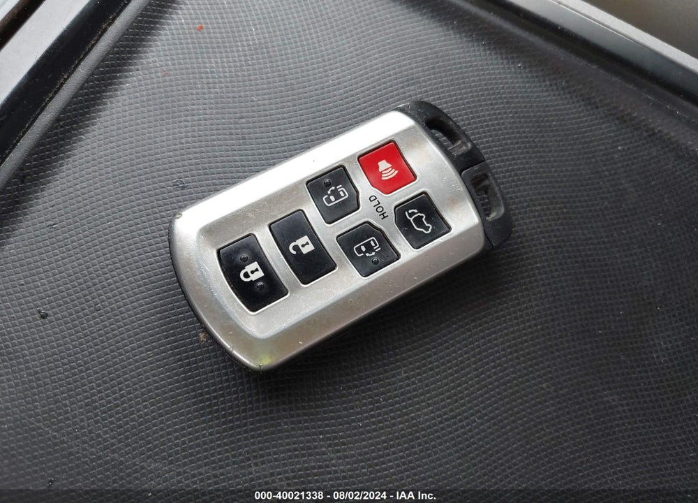 2015 TOYOTA SIENNA XLE 8 PASSENGER VIN: 5TDYK3DC0FS644431