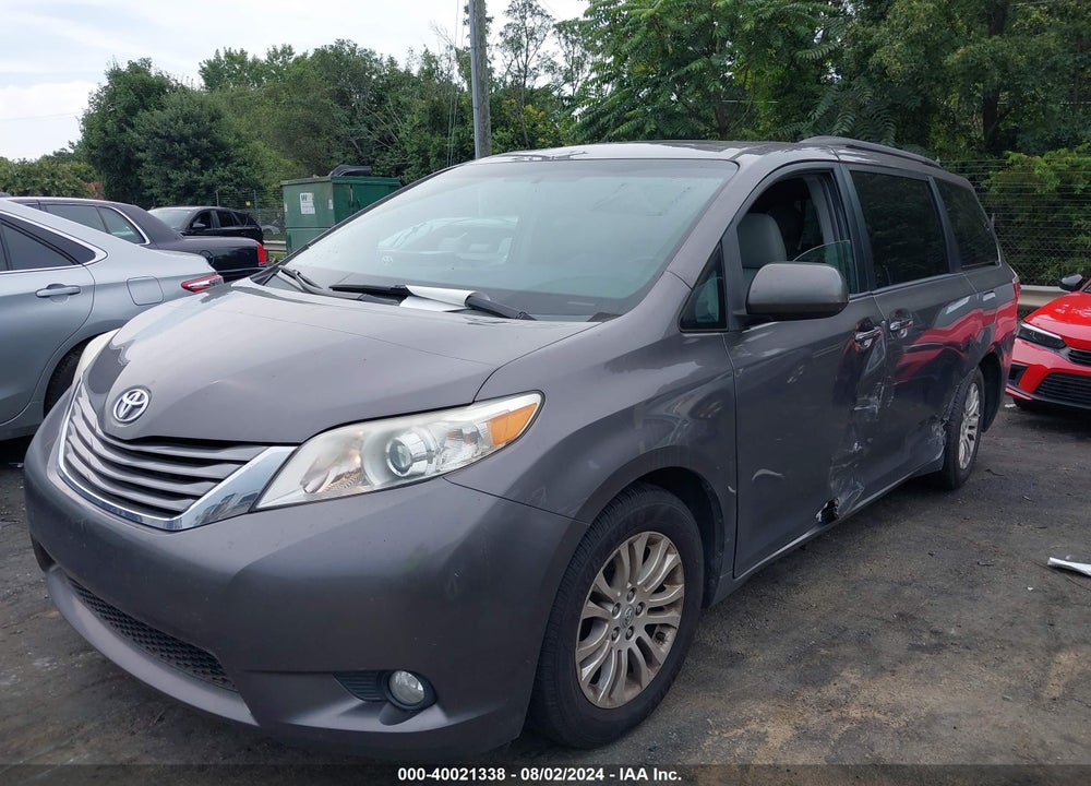 2015 TOYOTA SIENNA XLE 8 PASSENGER VIN: 5TDYK3DC0FS644431