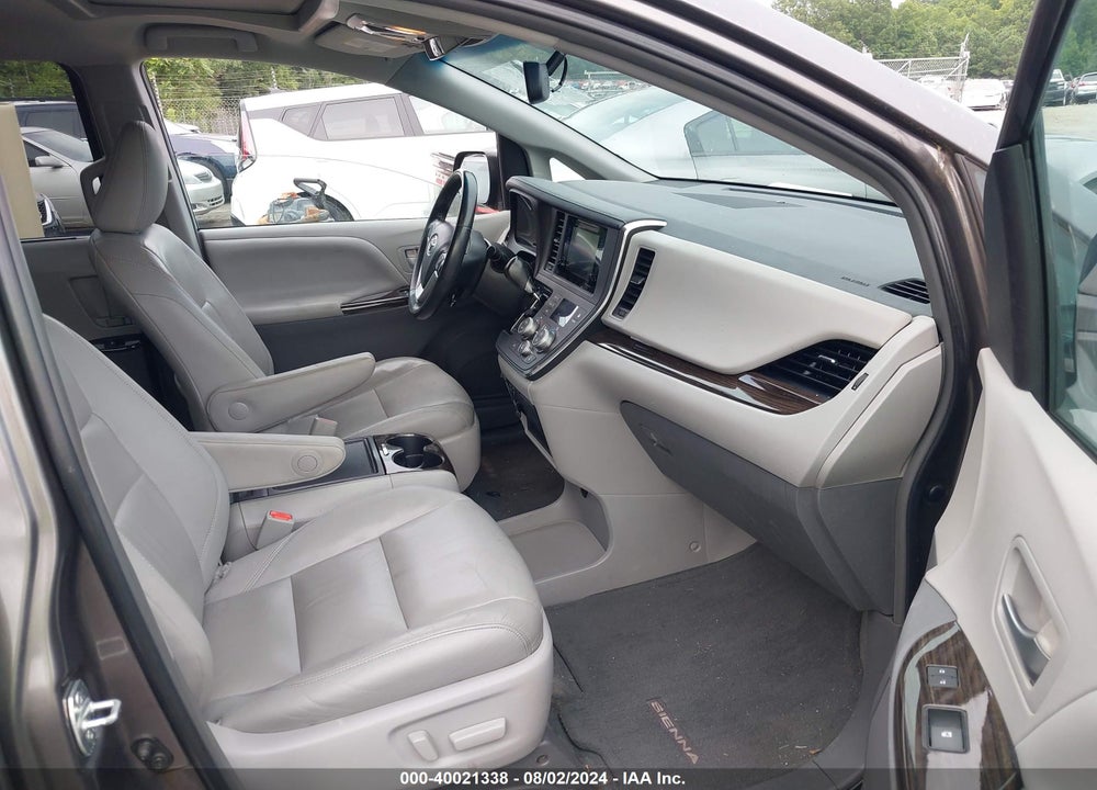 2015 TOYOTA SIENNA XLE 8 PASSENGER VIN: 5TDYK3DC0FS644431