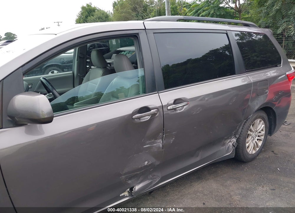 2015 TOYOTA SIENNA XLE 8 PASSENGER VIN: 5TDYK3DC0FS644431