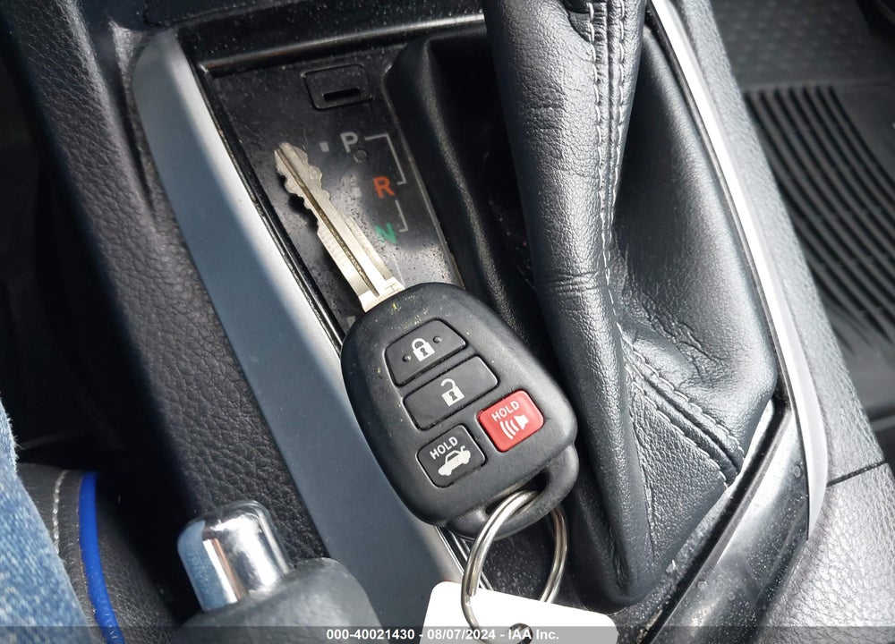 2018 TOYOTA COROLLA SE VIN: 2T1BURHE5JC001816