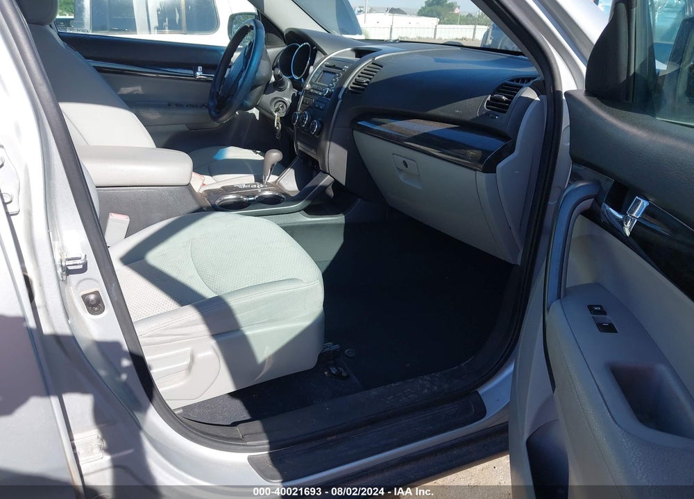 2011 KIA SORENTO LX VIN: 5XYKT4A18BG158839