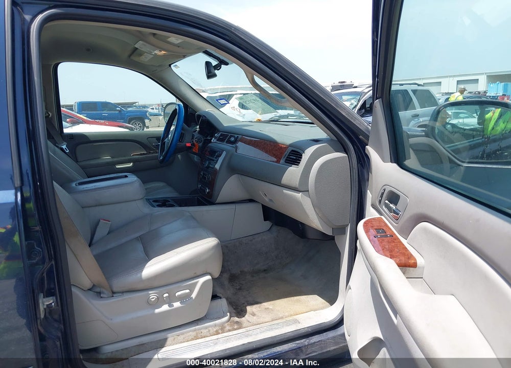 2008 CHEVROLET TAHOE LT VIN: 1GNFK130X8R240483