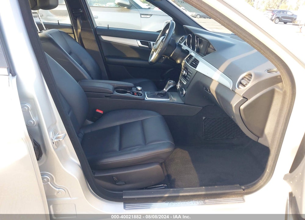 2013 MERCEDES-BENZ C 250 LUXURY/SPORT VIN: WDDGF4HB3DA788353