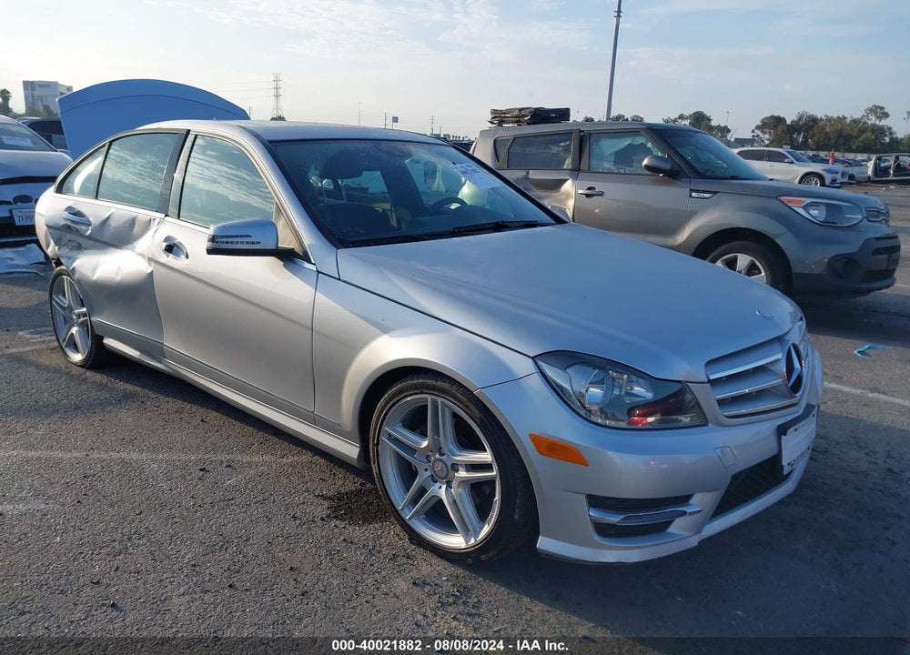 2013 MERCEDES-BENZ C 250 LUXURY/SPORT VIN: WDDGF4HB3DA788353