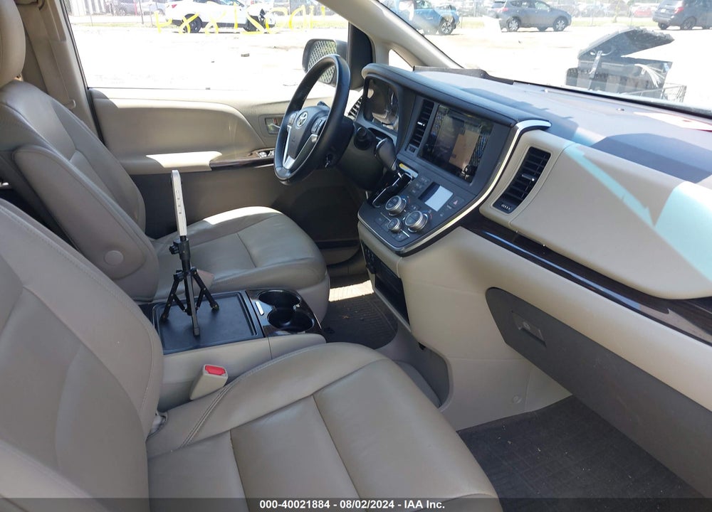 2015 TOYOTA SIENNA XLE 8 PASSENGER VIN: 5TDYK3DC7FS588648