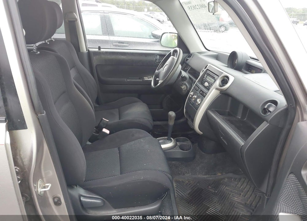 2004 SCION XB VIN: JTLKT324640159195
