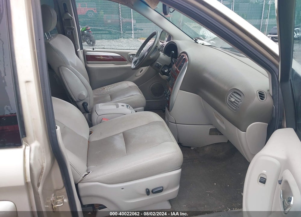 2005 CHRYSLER TOWN & COUNTRY LIMITED VIN: 2C4GP64LX5R470633