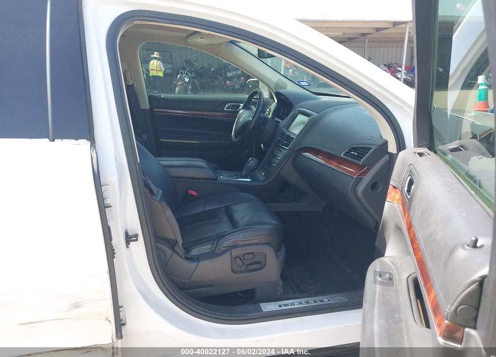 2013 LINCOLN MKT VIN: 2LMHJ5FK2DBL51888
