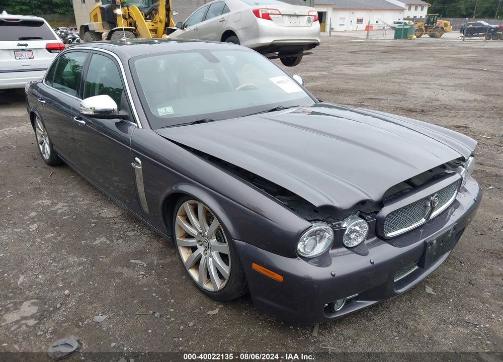 2008 JAGUAR XJ VANDEN PLAS VIN: SAJWA82BX8SH27543
