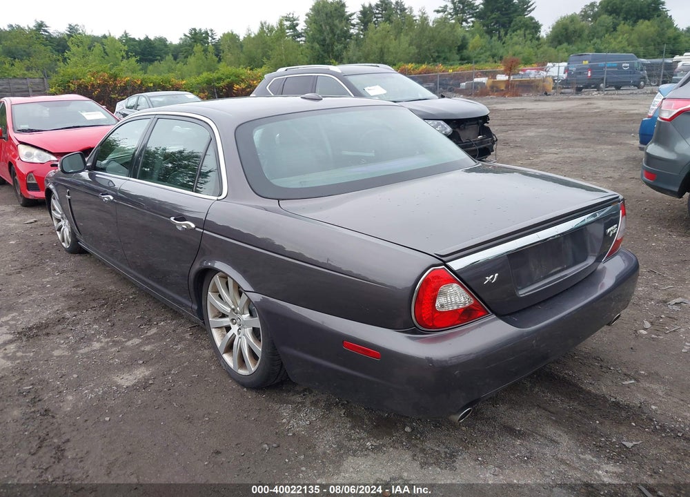 2008 JAGUAR XJ VANDEN PLAS VIN: SAJWA82BX8SH27543