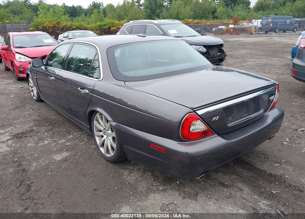 2008 JAGUAR XJ VANDEN PLAS VIN: SAJWA82BX8SH27543