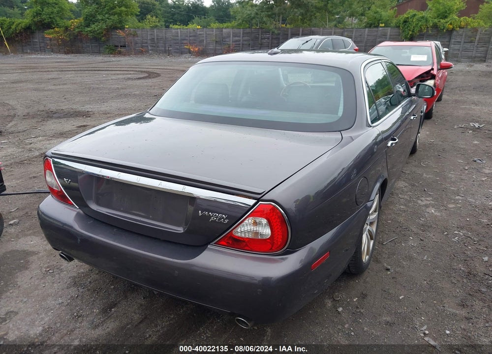 2008 JAGUAR XJ VANDEN PLAS VIN: SAJWA82BX8SH27543