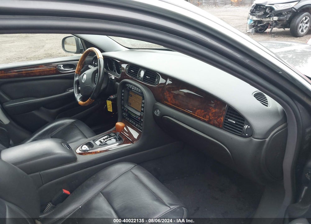 2008 JAGUAR XJ VANDEN PLAS VIN: SAJWA82BX8SH27543