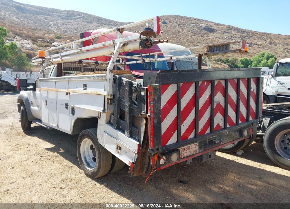 2011 FORD F-550 CHASSIS XL VIN: 1FDUF5GT9BEC07548