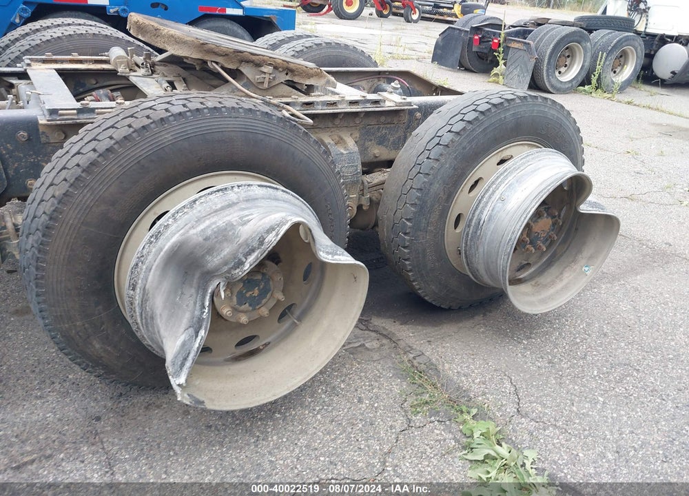 2000 PETERBILT 379 VIN: 1XP5DB9X7YN523146