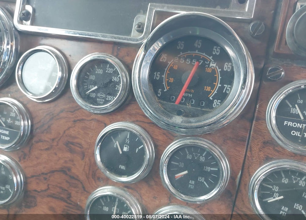 2000 PETERBILT 379 VIN: 1XP5DB9X7YN523146