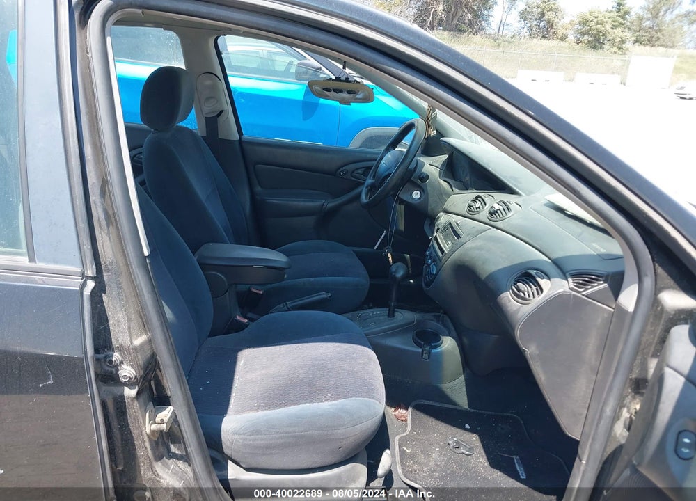 2000 FORD FOCUS VIN: 1FAFP34P2YW404530
