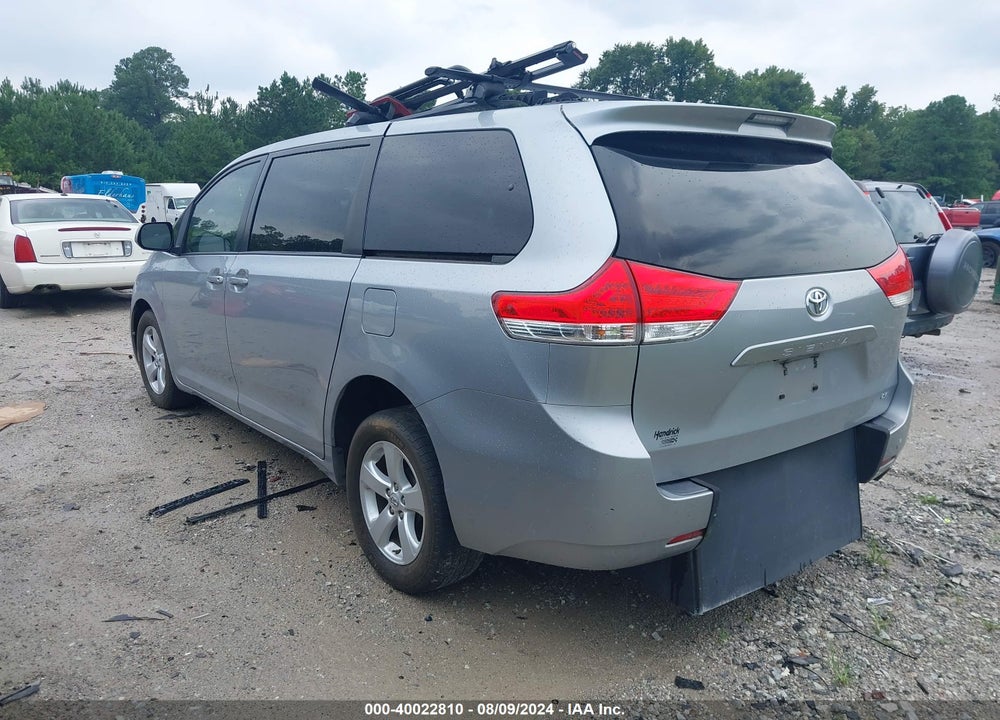 2014 TOYOTA SIENNA LE V6 7 PASSENGER AUTO ACCESS SEAT/LE V6 7 PASSENGER MOBILITY/LE V6 8 PASSENGER VIN: 5TDKK3DC8ES451917