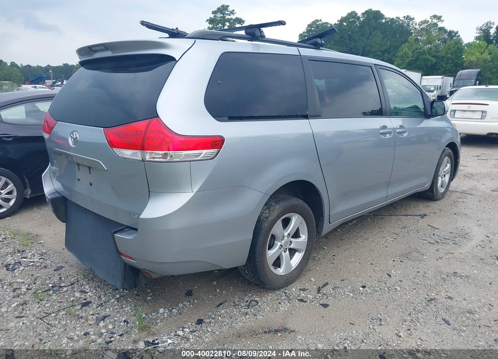 2014 TOYOTA SIENNA LE V6 7 PASSENGER AUTO ACCESS SEAT/LE V6 7 PASSENGER MOBILITY/LE V6 8 PASSENGER VIN: 5TDKK3DC8ES451917