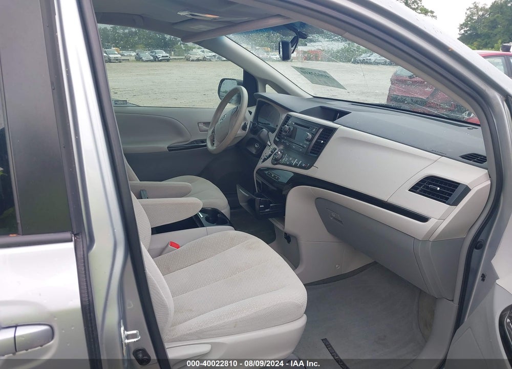 2014 TOYOTA SIENNA LE V6 7 PASSENGER AUTO ACCESS SEAT/LE V6 7 PASSENGER MOBILITY/LE V6 8 PASSENGER VIN: 5TDKK3DC8ES451917