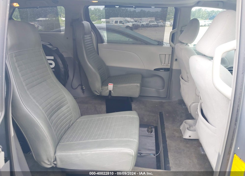 2014 TOYOTA SIENNA LE V6 7 PASSENGER AUTO ACCESS SEAT/LE V6 7 PASSENGER MOBILITY/LE V6 8 PASSENGER VIN: 5TDKK3DC8ES451917