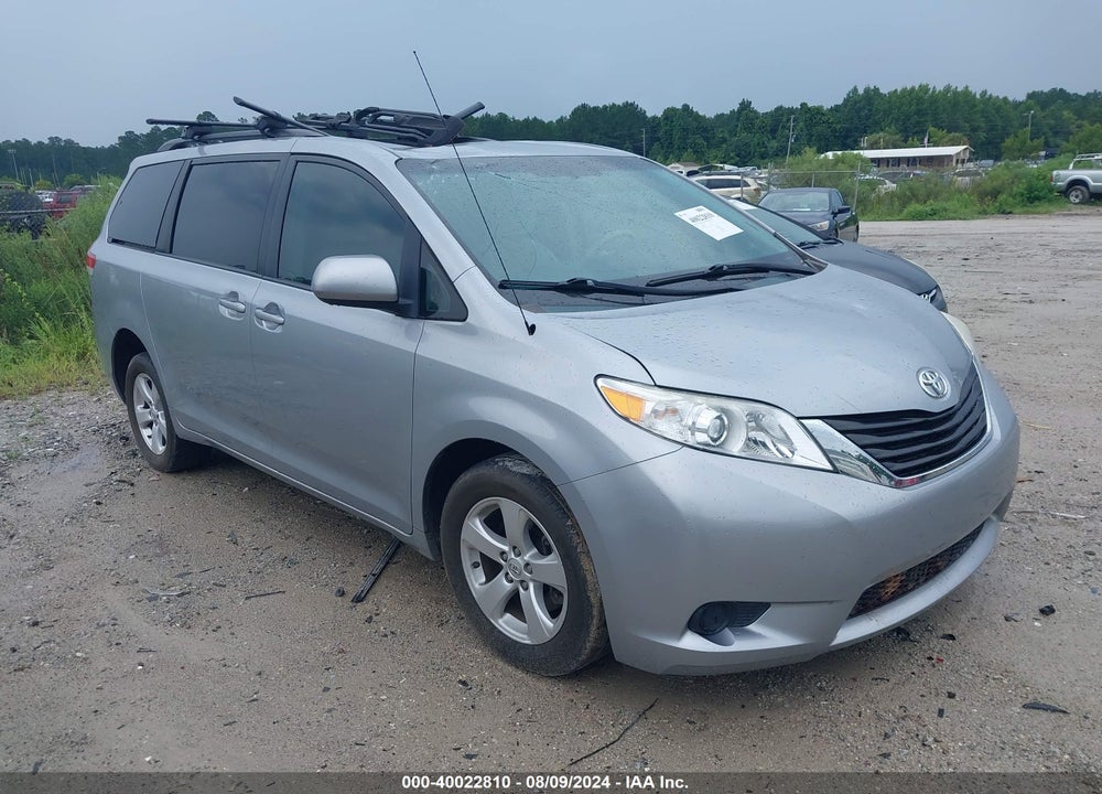 2014 TOYOTA SIENNA LE V6 7 PASSENGER AUTO ACCESS SEAT/LE V6 7 PASSENGER MOBILITY/LE V6 8 PASSENGER VIN: 5TDKK3DC8ES451917