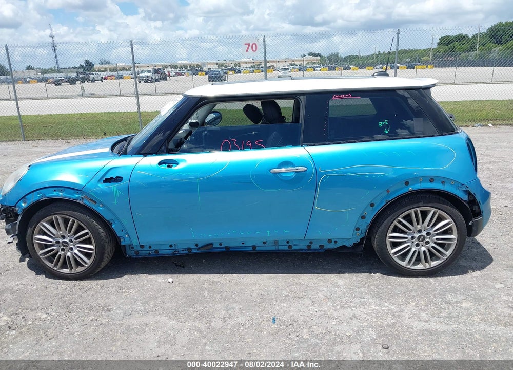 2015 MINI HARDTOP COOPER S VIN: WMWXP7C56F2A37349