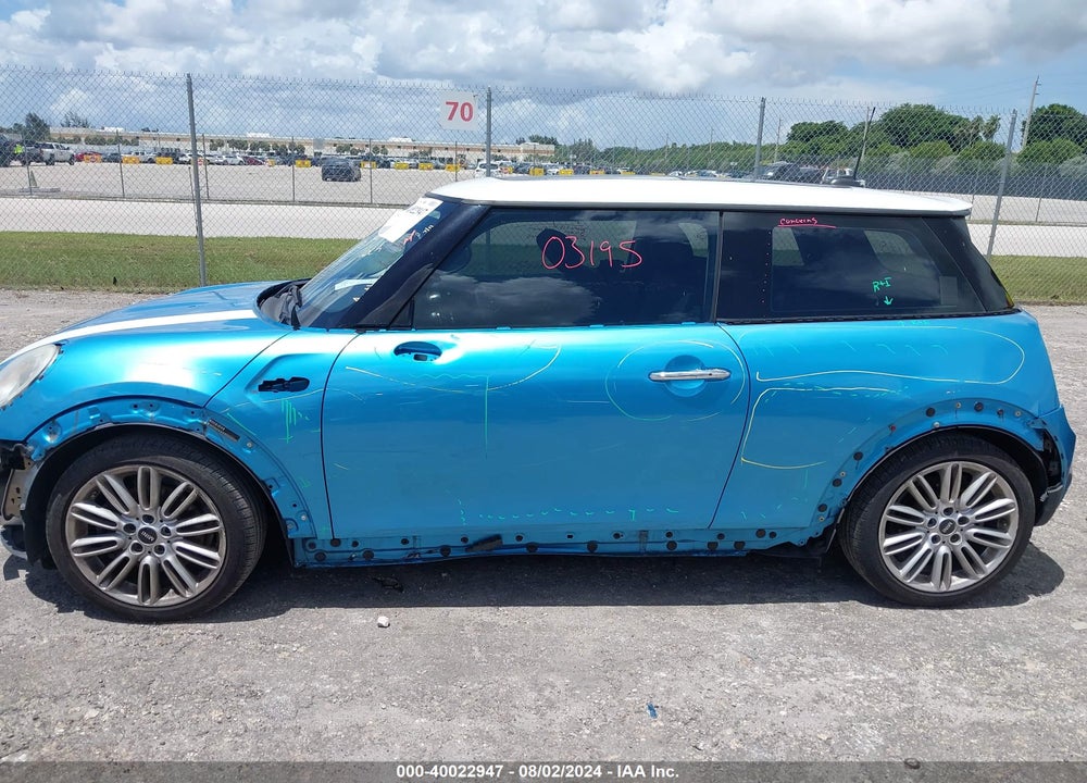 2015 MINI HARDTOP COOPER S VIN: WMWXP7C56F2A37349