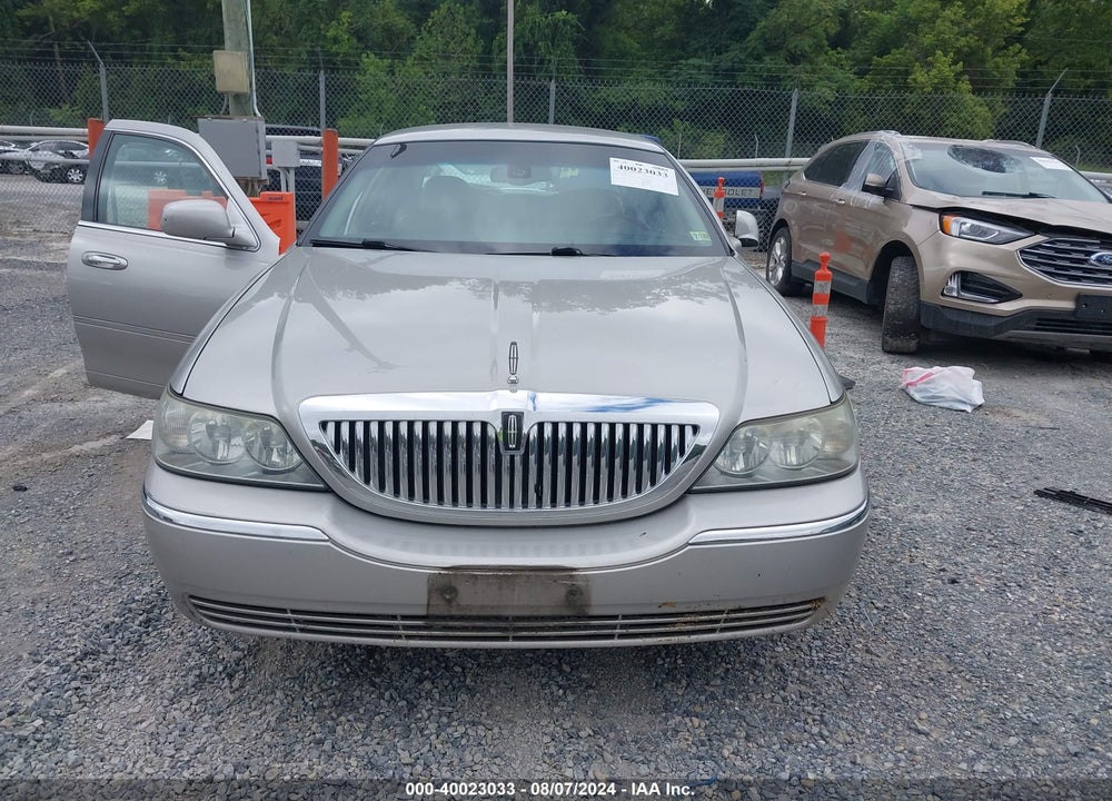 2003 LINCOLN TOWN CAR SIGNATURE VIN: 1LNHM82W63Y616813
