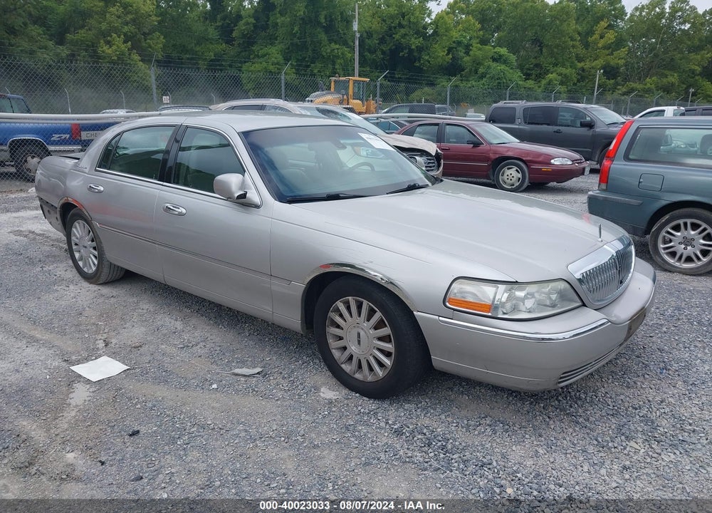 2003 LINCOLN TOWN CAR SIGNATURE VIN: 1LNHM82W63Y616813
