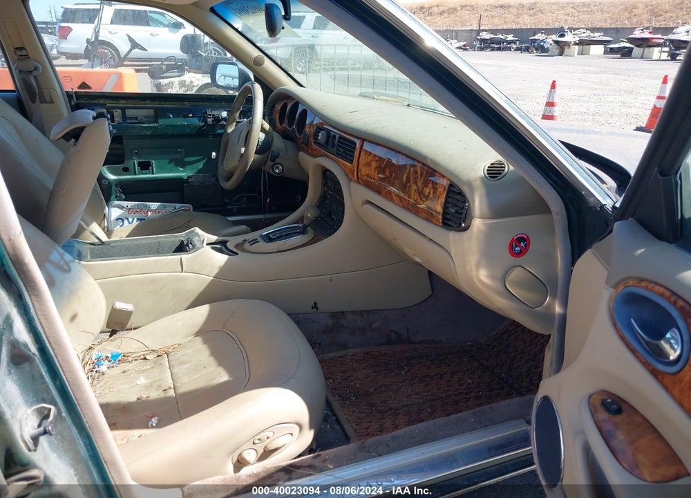 1998 JAGUAR XJ8 VIN: SAJHX1244WC812768