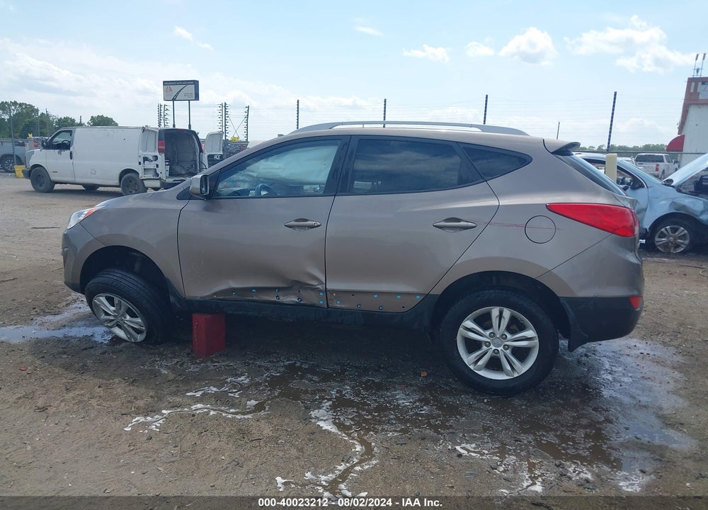 2011 HYUNDAI TUCSON GLS VIN: KM8JU3AC8BU147077