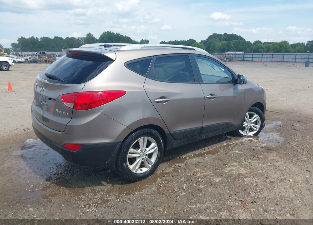 2011 HYUNDAI TUCSON GLS VIN: KM8JU3AC8BU147077